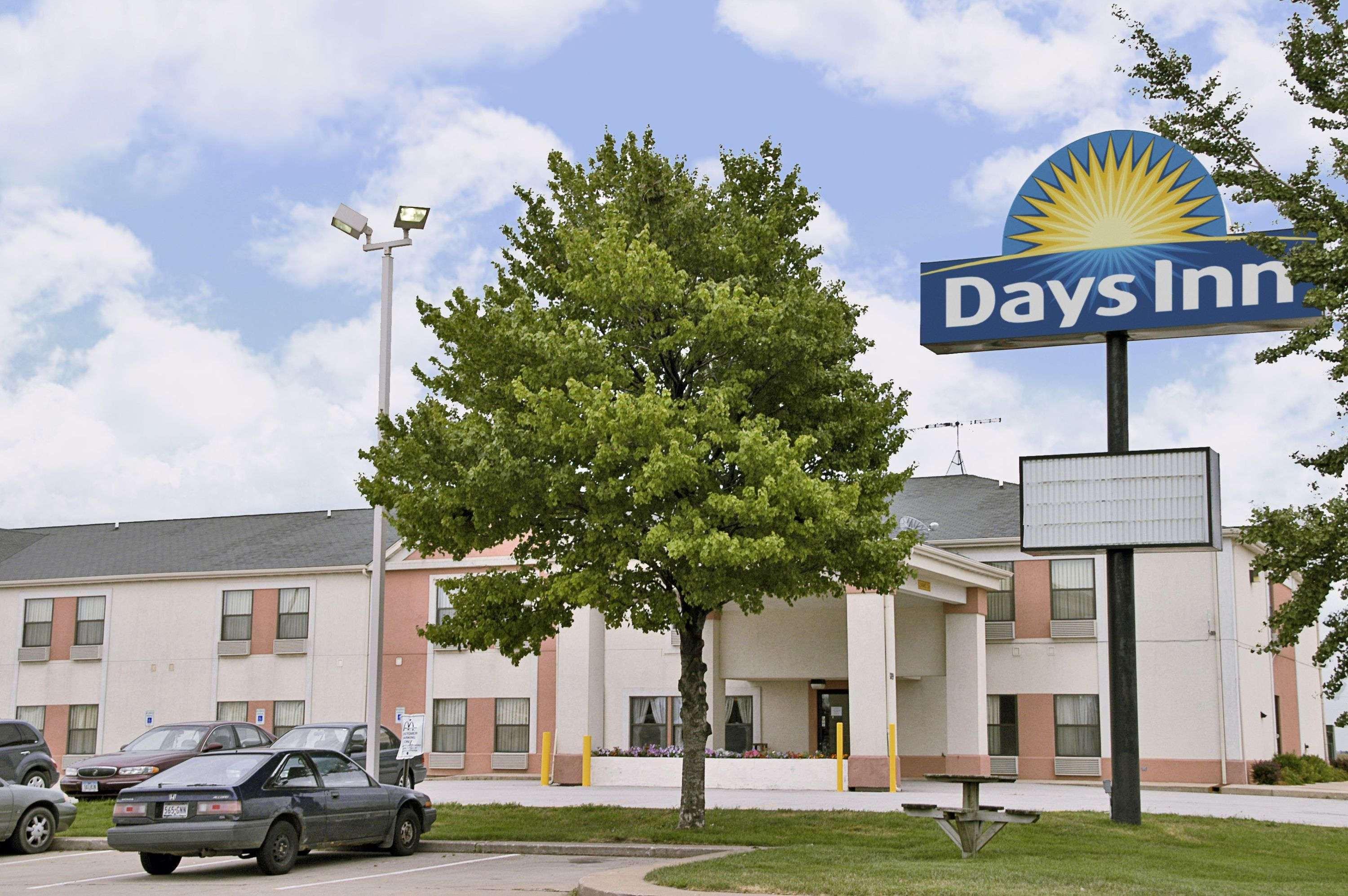 Days Inn By Wyndham Walcott Davenport Exteriör bild