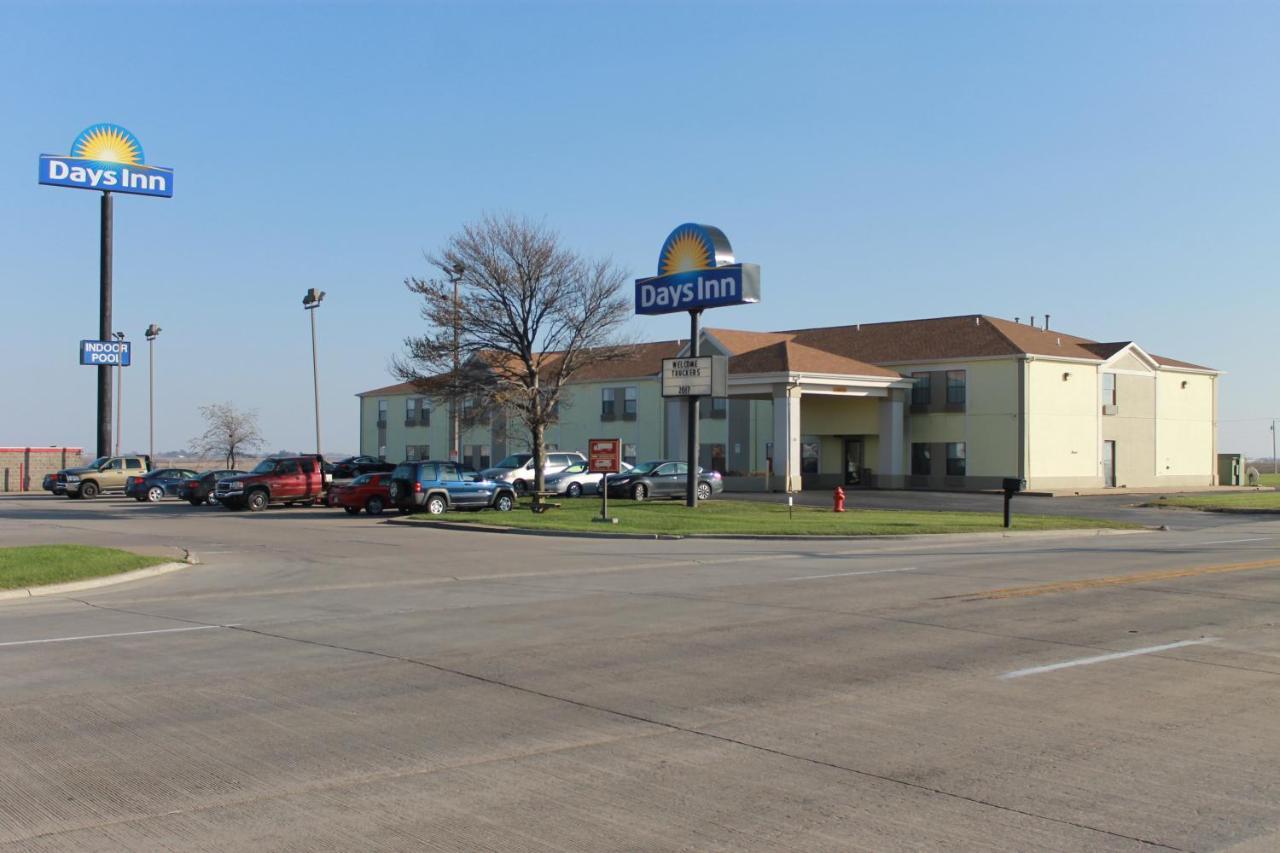 Days Inn By Wyndham Walcott Davenport Exteriör bild